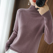 Karolina | Smooth turtleneck sweater in a classic cut