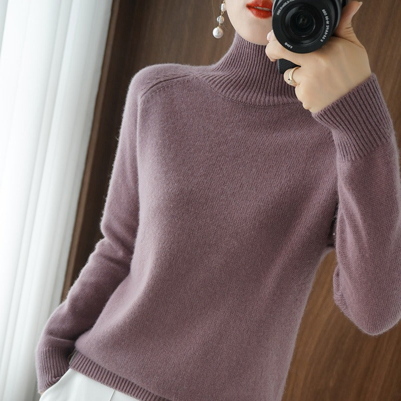 Karolina | Smooth turtleneck sweater in a classic cut