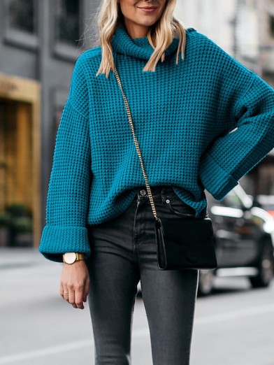 Women's Oversized Black Turtleneck Sweater with Flared Sleeves, Comfortable Acrylic Knit 1