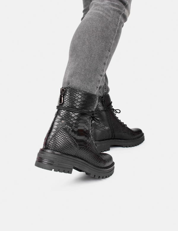 Women's Stylish Lace-Up Casual Shoes Python Print Synthetic 1